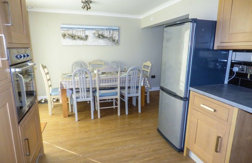 Llanstadwell Casa | OAKDENE, admite mascotas, con un jardín en Neyland, Ref 974469