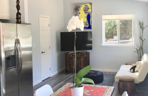 Oakland Casa | Oakland Garden Bay Hills Home con botella de vino y golosinas