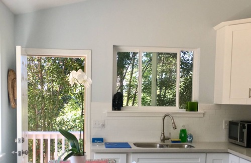 Oakland Casa | Oakland Garden Bay Hills Home con botella de vino y golosinas