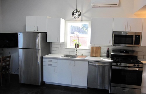 Hoover - Foster Cabaña | Oakland Oasis: Modern Backyard cottage