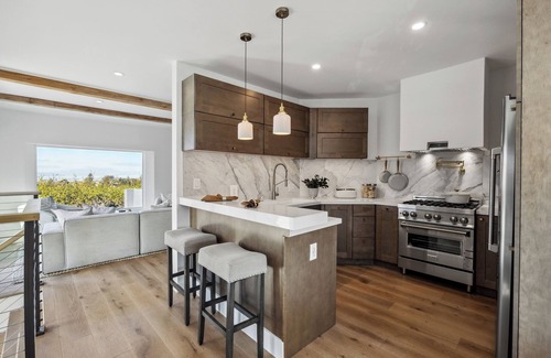 Upper Rockridge Casa | Oakland/Piedmont Hills. Private Hilltop Home with Sweeping Views Near Everything
