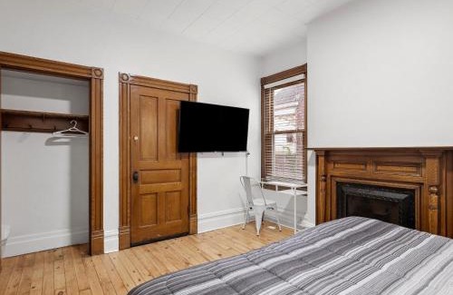 South Oakland Casa | Oakland, Pittsburgh !D Modern and Stylish Private Bedroom with Shared Bathroom