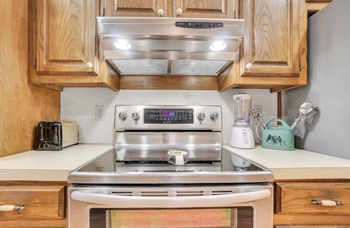 Vernon Casa | Oaklawn Retreat -4BR -Sleeps 10