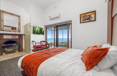 Burnie Casa | Oakleigh Guest House with Ocean Views - Room 8