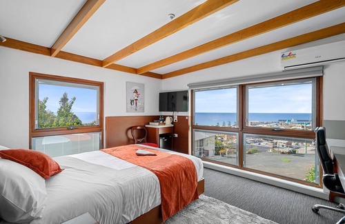 Burnie Casa | Oakleigh House