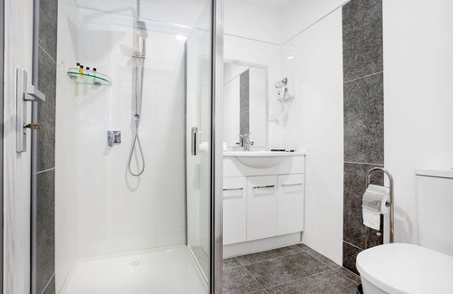Burnie Casa | Oakleigh House