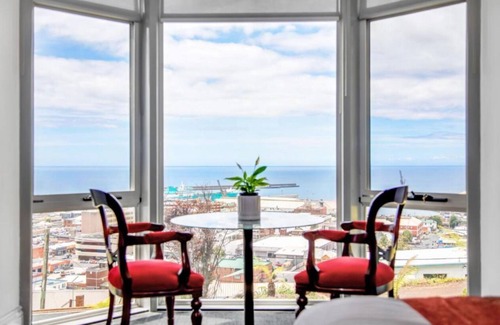 Montello Apartamento | Oakleigh House: prime location Just 700 metres from Burnie's city, free parking