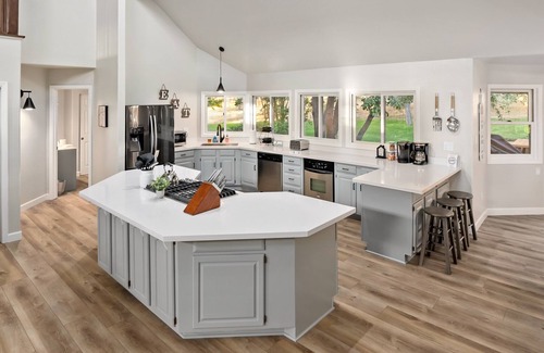 Paso Robles Casa | Oaks and Roses Ranch - Pool/Spa! Bocce, Volleyball and Firepit!