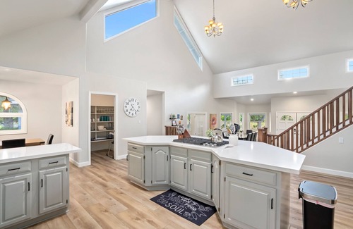 Paso Robles Casa | Oaks and Roses Ranch - Pool/Spa! Bocce, Volleyball and Firepit!