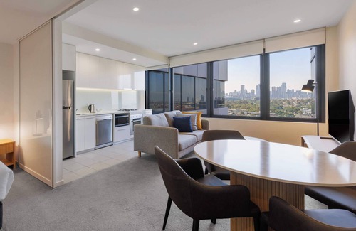 Travancore Hotel | Oaks Melbourne Flemington Suites