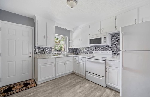 Hyde Park Casa | ~Oakshade Oasis Sleeps 12 ADA-Friendly Ramp~