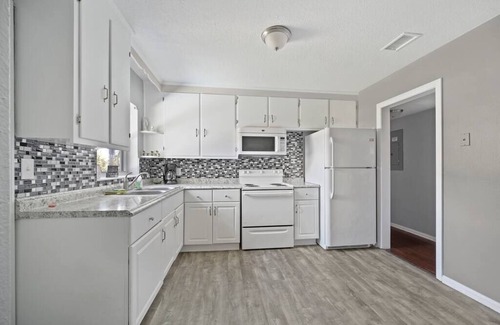 Hyde Park Casa | ~Oakshade Oasis Sleeps 12 ADA-Friendly Ramp~