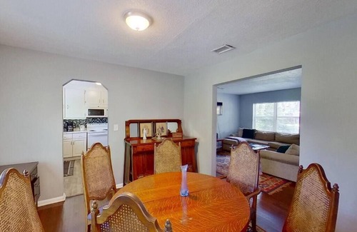 Hyde Park Casa | ~Oakshade Oasis Sleeps 12 ADA-Friendly Ramp~