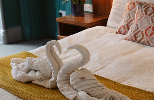 Paisley Cama Y Desayuno | Oakshaw Guesthouse - Cozy Double Room in a Central Location. Room 3