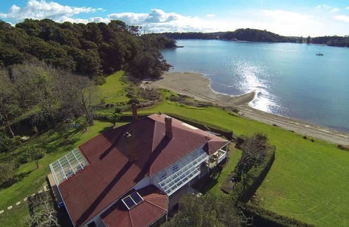 Omiha Casa | Oakura Bay Villa - Stay Waiheke
