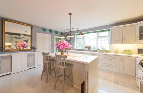 Bray Casa | Oakville Entire House