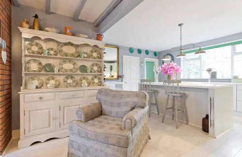 Bray Casa | Oakville Entire House
