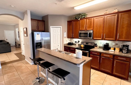 West Kissimmee Casa | Oakwater Resort - 3 bedroom/2.5 bath Townhouse. Minutes to Disney!