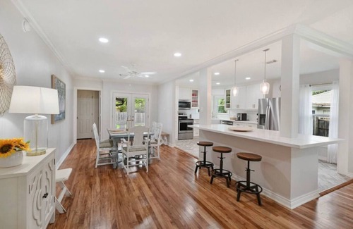 College Station Casa | Oakwood Retreat: 1.3 miles to Kyle Field!
