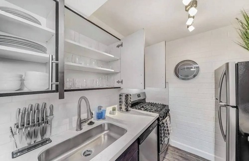Encanto Apartamento | Oasis 1Bd/1Ba Retreat w/ Gym & Firepit!