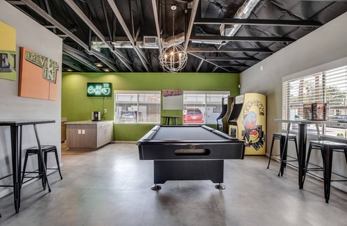 Encanto Apartamento | Oasis 1Bd/1Ba Retreat w/ Gym & Firepit!