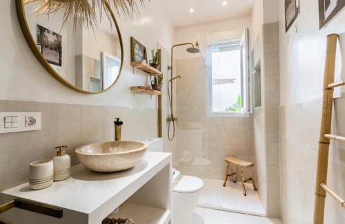 Doctor Barraquer-Grupo Renfe-Policlinico Apartamento | Oasis con patio y encanto en centro Sevilla