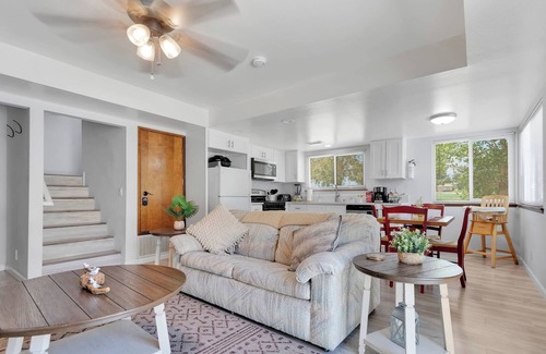 Victorville Condominio | Oasis Condo on the fairway; fast WiFi, smart TVs, spectacular golf course views