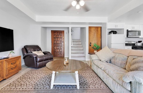 Victorville Condominio | Oasis Condo on the fairway; fast WiFi, smart TVs, spectacular golf course views