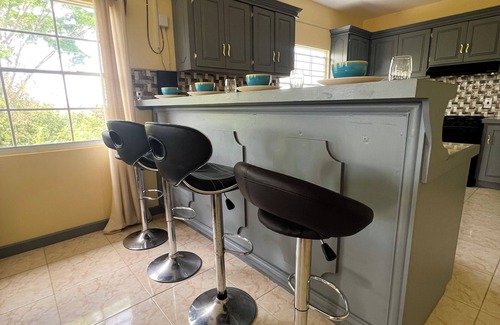 Buccoo Apartamento | Oasis Escape | 2 Bdrms, 2 Baths, Washer/Dryer & Breezy Terrace
