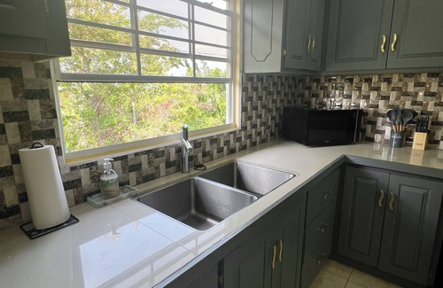 Buccoo Apartamento | Oasis Escape | 2 Bdrms, 2 Baths, Washer/Dryer & Breezy Terrace