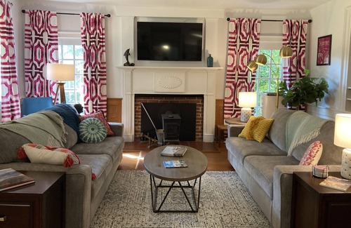 Kabrich Crescent Casa | Oasis in Blacksburg. Walk to VT. Artful decor, trails, huge yard w/ fire pit.