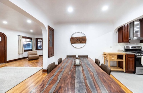 Downtown Salt Lake City Apartamento | Oasis in the City - Hot tub, Pool table, Koi Pond