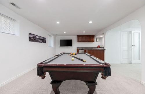 Downtown Salt Lake City Casa | Oasis in the City Hot tub, Pool table, Koi Pond