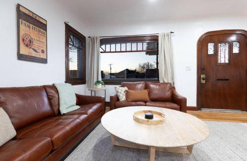 Downtown Salt Lake City Casa | Oasis in the City Hot tub, Pool table, Koi Pond