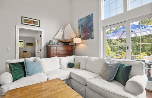 Orleans Casa | Oasis near beach Pool large yard and airy kitchen