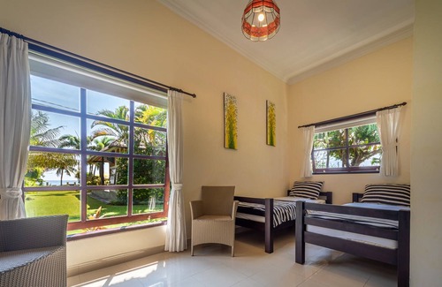 Banjartegehe Villa | Oasis of Luxury and Lush Tropical Gardens!