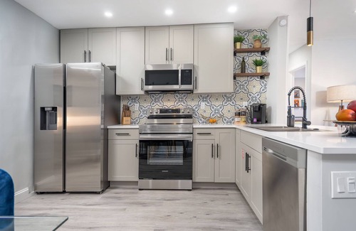 South Middle River Casa | Oasis on 18th - Lush Backyard + Fire Pit near Beach & Downtown