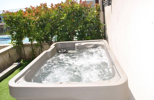 Caprino Veronese Casa | Oasis on Lake Garda with private outdoor Jacuzzi