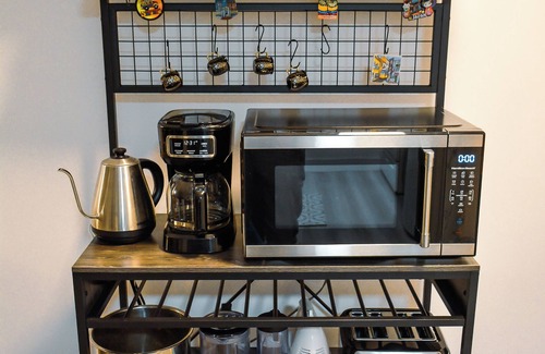 Park Estates Apartamento | Oasis on PCH - Walk to VA Hospital or CSULB in Long Beach!
