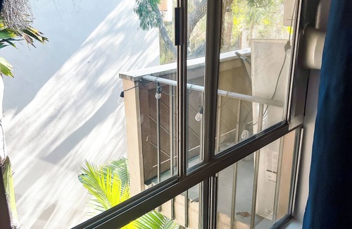Park Estates Apartamento | Oasis on PCH - Walk to VA Hospital or CSULB in Long Beach!