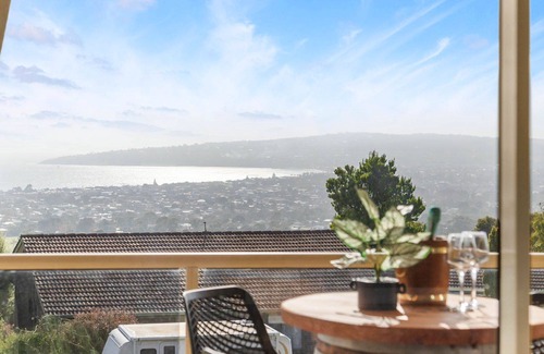 Dromana Casa | Oasis Views - Beautiful Holiday House , Pet Friendly just minutes from Dromana foreshore