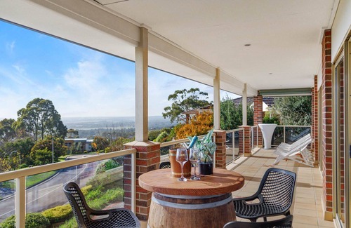 Dromana Casa | Oasis Views - Beautiful Holiday House , Pet Friendly just minutes from Dromana foreshore