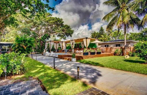 South Middle River Casa | Oasis with Insane Outdoor Area Near Wilton Manors
