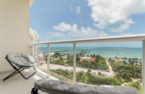 Puerto Juarez Apartamento | OASlS Beachfront 2 BDR with pool by Casa Paraiso