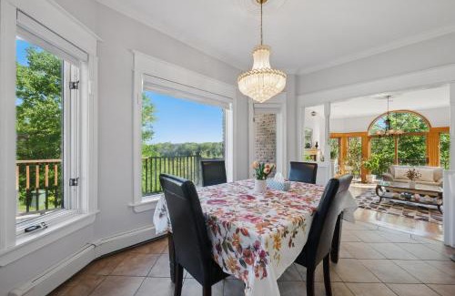 Dartmouth Casa | OatHillLakeSide suit