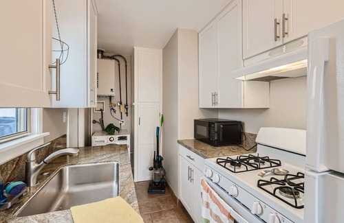 Ocean Beach Cabaña | OB Cottage w outdoor patio / 3 min to the beach