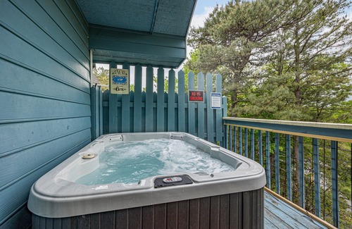 Chalet Village Cabaña | Ober Gatlinburg*Seasonal Resort Pool*Hot Tub*WiFi*Views