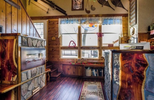 Rice Lake Cabina | Observe nature in Room 9 - Audubon's Ducks - Curriers Lakeview Lodge