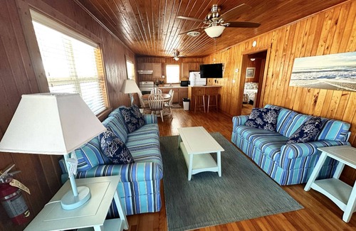 Nags Head Cabaña | OBX Dog-friendly Ocean Cottage 4-Steps to Beach!