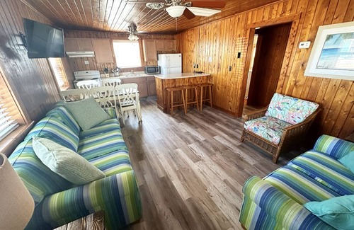 Nags Head Cabaña | OBX Dog-friendly Ocean Cottage 3- Steps to Beach!